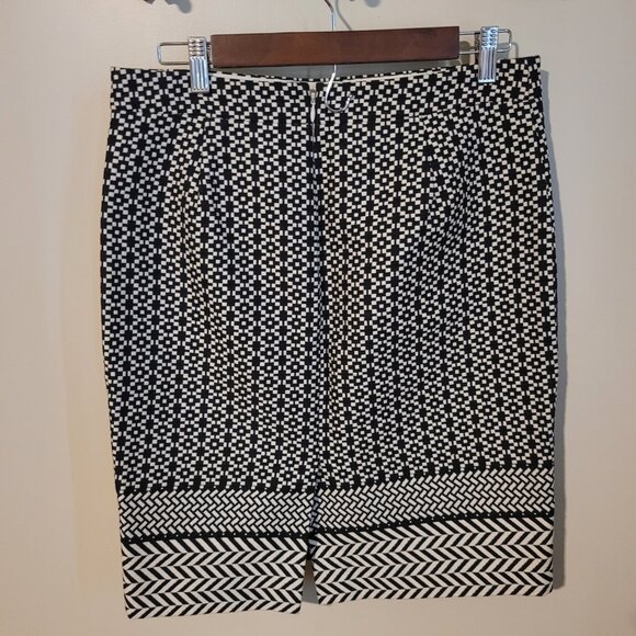 J Crew Black and White Geometric Print Pencil Skirt SZ 4 - Picture 2 of 4